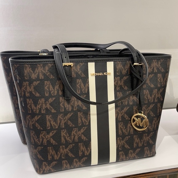 Michael Kors Jet Set Travel Medium Carryall Tote - Picture 15 of 16